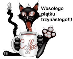 Czarny kot z kubkiem kawy w piątek 13-go